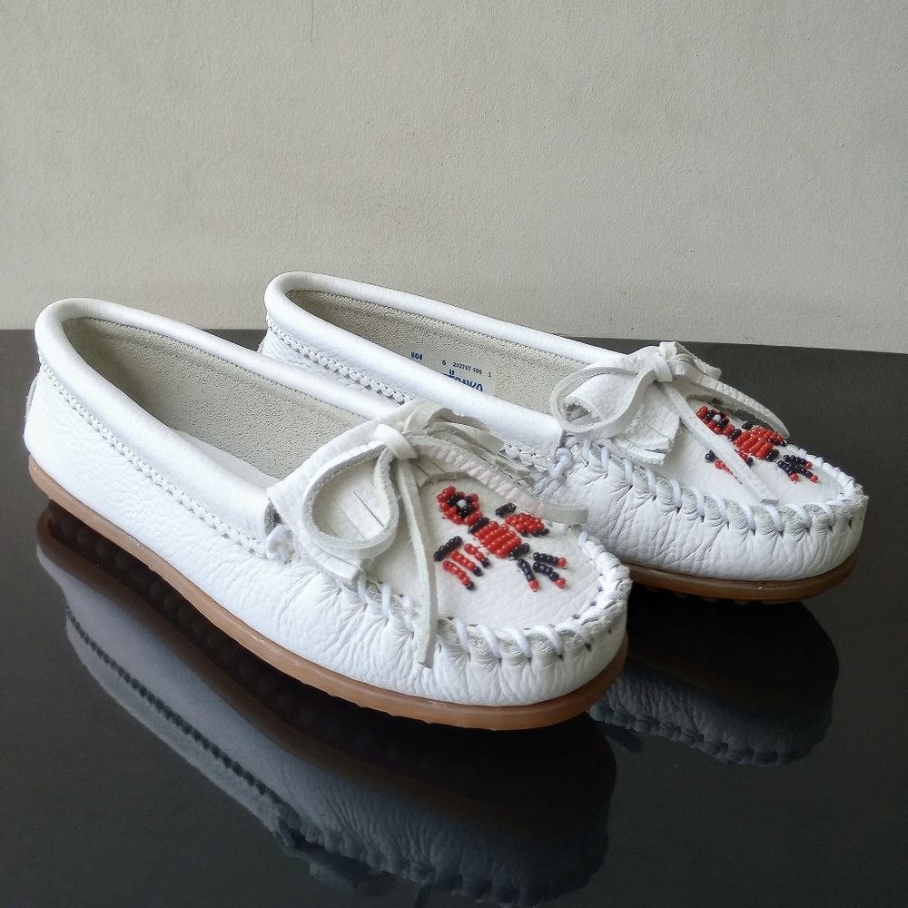 Minnetonka Women's Thunderbird II Moc in White Smooth Leather